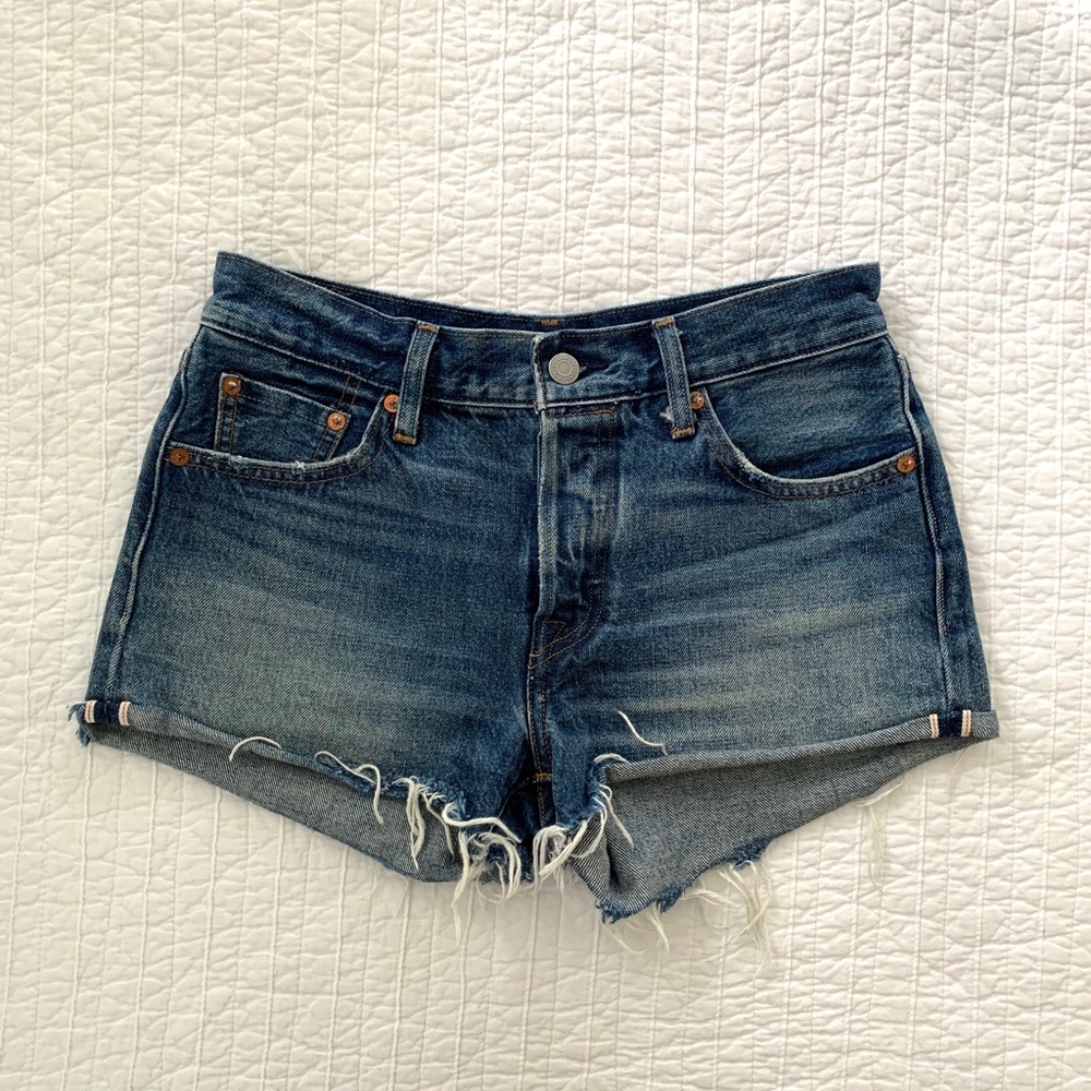 Levi’s 501 jean shorts, size W25